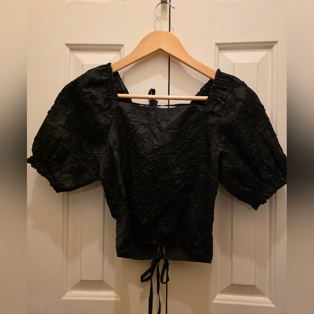 NA-KD Black Puff Sleeve Textured Crop Top- size 32 (US 4)l- NWOT (never worn) 🖤